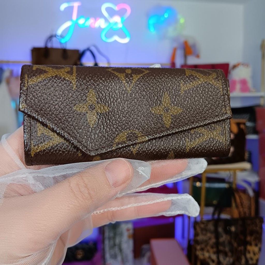 Louis Vuitton True Vintage Monogram Leather 4 Ring Key Case Pouch